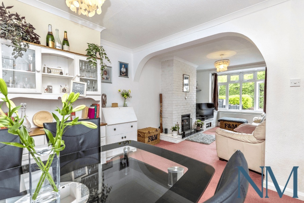 NewMoveProperty's tweet image. 🏡 Fresh Listing!
This 3-bed semi-detached in East Grinstead blends modern updates with classic charm—perfect for family life.

✅ Spacious &amp;amp; stylish
✅ Ideal location
✅ Move-in ready

📌 View details: bit.ly/4kebexX

#PropertyForSale #EastGrinstead #NewMove