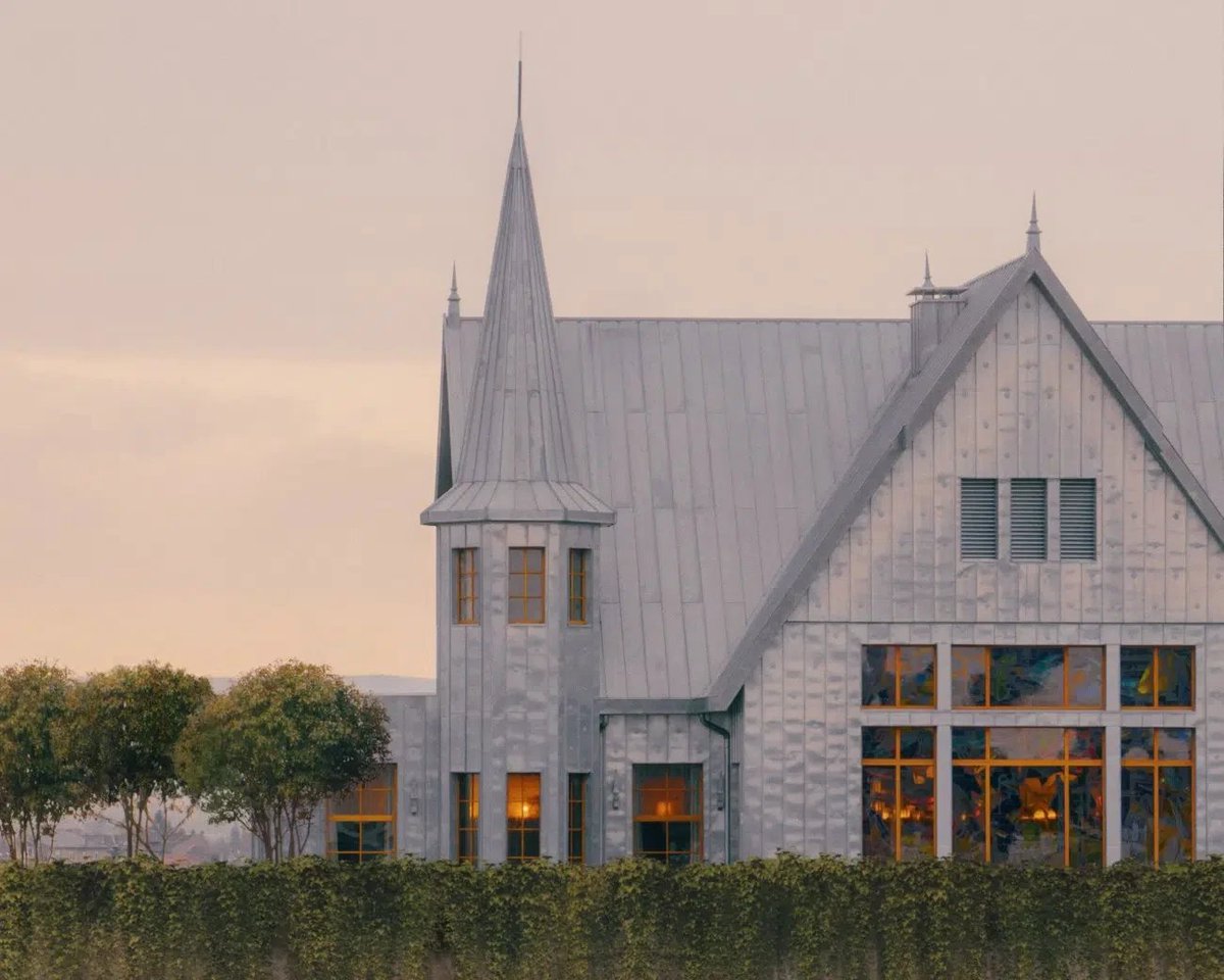 LeoAuteur's tweet photo. #PhilippeStarck et son œuvre d' #art surréaliste et #littéraire. La #Maison Heler de neuf étages, nichée dans la ville française de #Metz, est surmontée d'une superbe maison rappelant les #manoirs du XIXe siècle de la ville.
https://t.co/e5kmFewbMl https://t.co/vey9lcmKrU