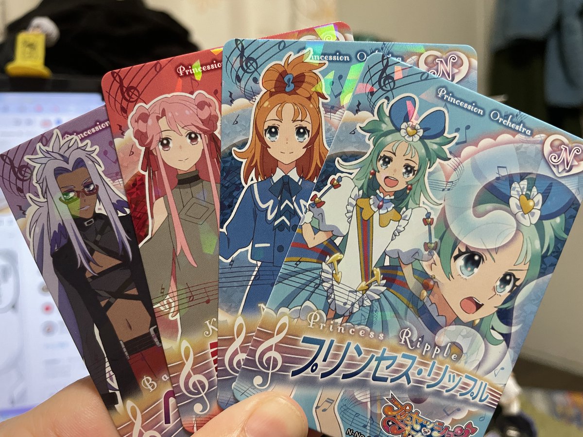 プリオケのやつ、なかなかレアが出ないなー。 ウエハースはきついので 