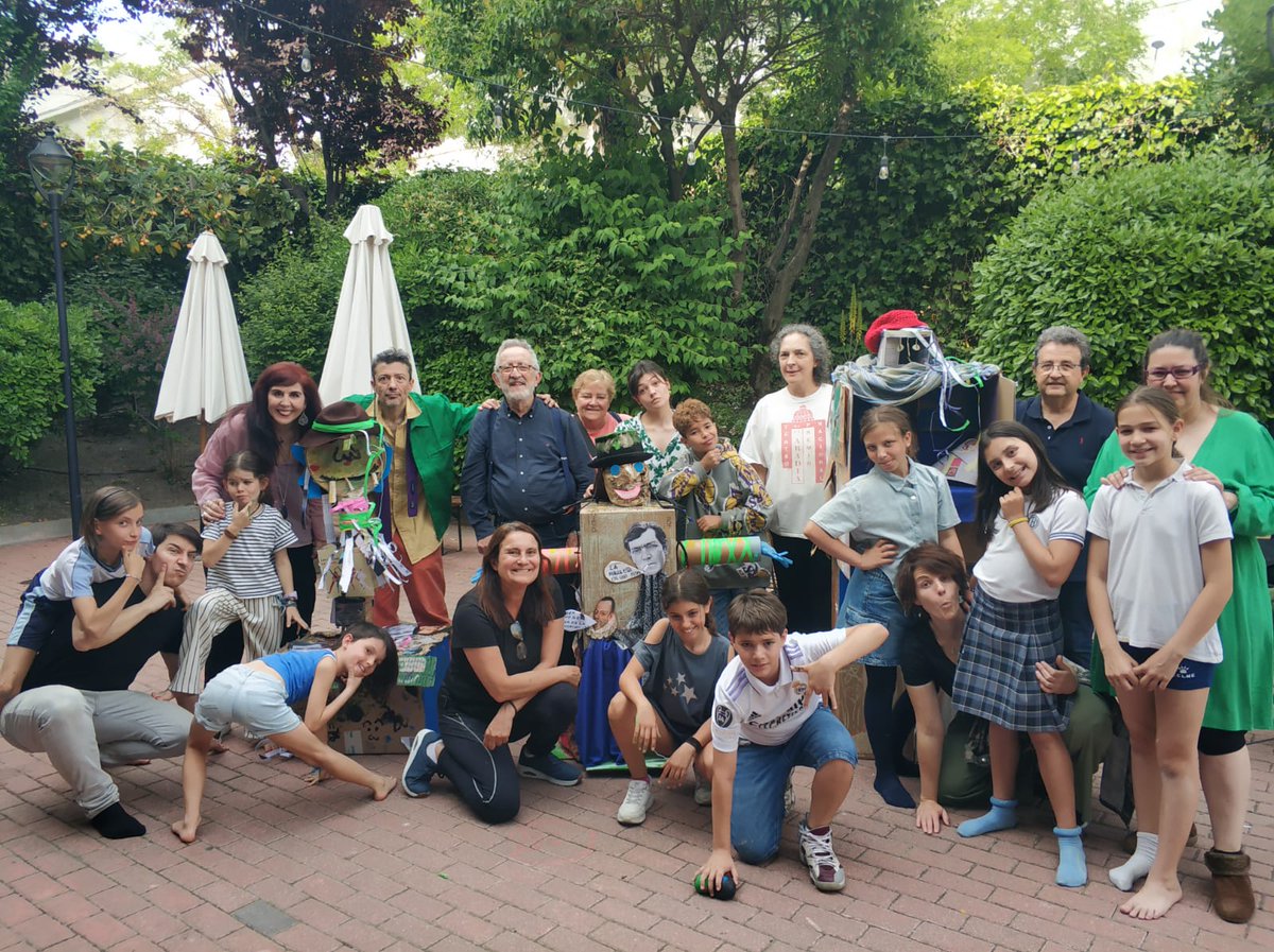 teatroabadia's tweet photo. LA ABADÍA CRUZA LA CALLE 🎭

Esta semana estamos de celebración, ya que presentamos las piezas escénicas de los grupos de infantil, juvenil y adultos. 

Bajo el lema ‘Hubo antes y habrá ahoras’, el alumnado reflexiona sobre ¿por qué hacer teatro? 🤔

https://t.co/gyL6ahcYwr https://t.co/tHbRNRJHsA