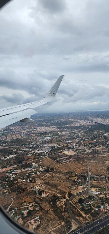 On a recent Lufthansa flight, I noticed something subtle, but brilliant. They had printed their logo on the inside of the wing.
 
Why would an airline do that?
 
In the era of smartphones and social media, passengers frequently take photos from the window of the wing mid-flight.
