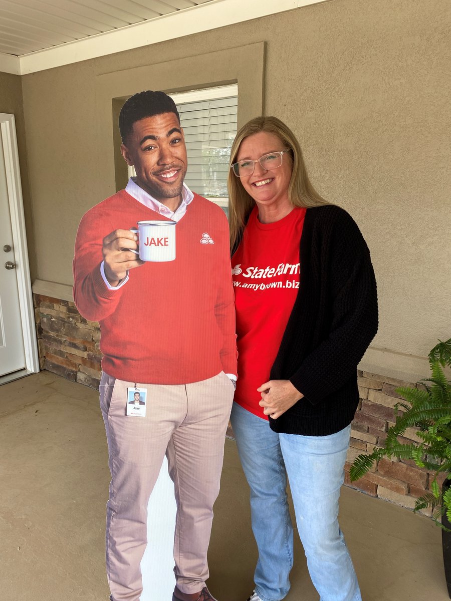 SFAgentAmyBrown's tweet photo. We are proud to introduce Rita as a customer relations representative in our office. Hers is the smiling face you see at the front desk and the welcoming voice who answers your call. Come see Rita and welcome her to the Neighborhood! #LikeAGoodNeighbor https://t.co/Yk1PBCzRD3