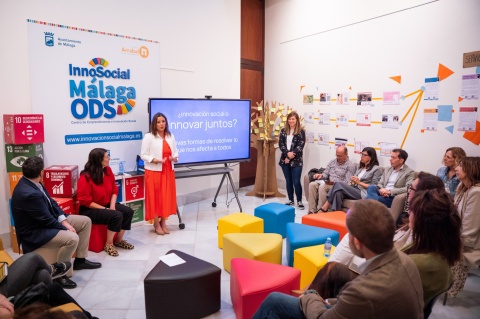 Urbegi Social Impact (@urbegiimpact) on Twitter photo 🔎 ¿Qué retos afronta la innovación social?
Estuvimos en Málaga con <a href="/ArrabalAID/">Asociación Arrabal-AID</a> y el Ayto. de <a href="/malaga/">Ciudad de Málaga</a>.
Nuestra compañera Susana Mañueco compartió las claves para generar impacto real.
Más info 👉 participa.malaga.eu/noticias/detal…
#Innovación #Colaboración #Impacto 🔎 ¿Qué retos afronta la innovación social?
Estuvimos en Málaga con <a href="/ArrabalAID/">Asociación Arrabal-AID</a> y el Ayto. de <a href="/malaga/">Ciudad de Málaga</a>.
Nuestra compañera Susana Mañueco compartió las claves para generar impacto real.
Más info 👉 participa.malaga.eu/noticias/detal…
#Innovación #Colaboración #Impacto