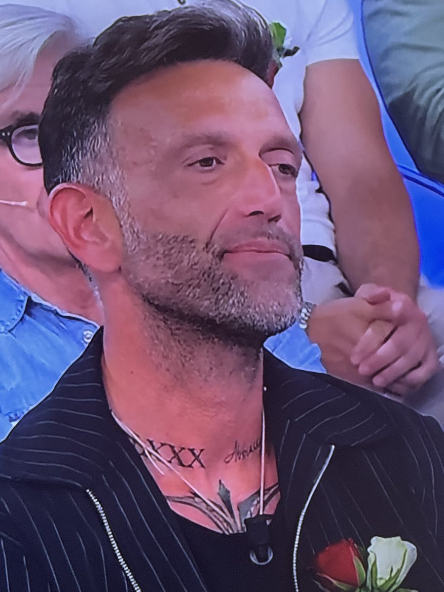 #UominieDonne 
NON GLI CREDO PERÒ A ME PIACE. 
🤣🤣🤣🤣🤣🤣 QUESTO È IL PAGLIACCIO DEL PIU GRANDE CIRCO CHE ESISTE. !