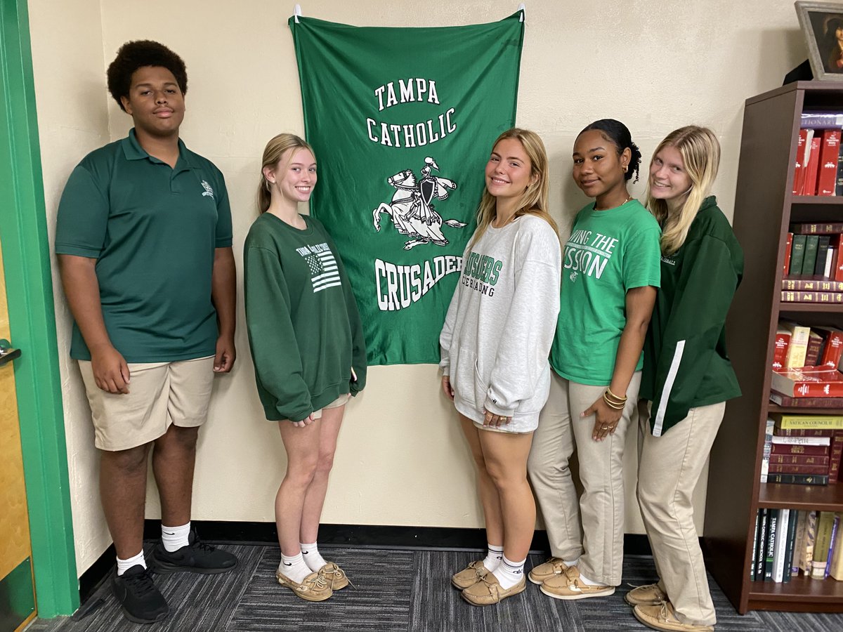 These Crusaders landed year-long internships with local nonprofits, The Community Food Pantry &amp; Bags of Hope! 💚🥫🎒

They're living the mission through service and leadership. Way to represent, Crusaders!