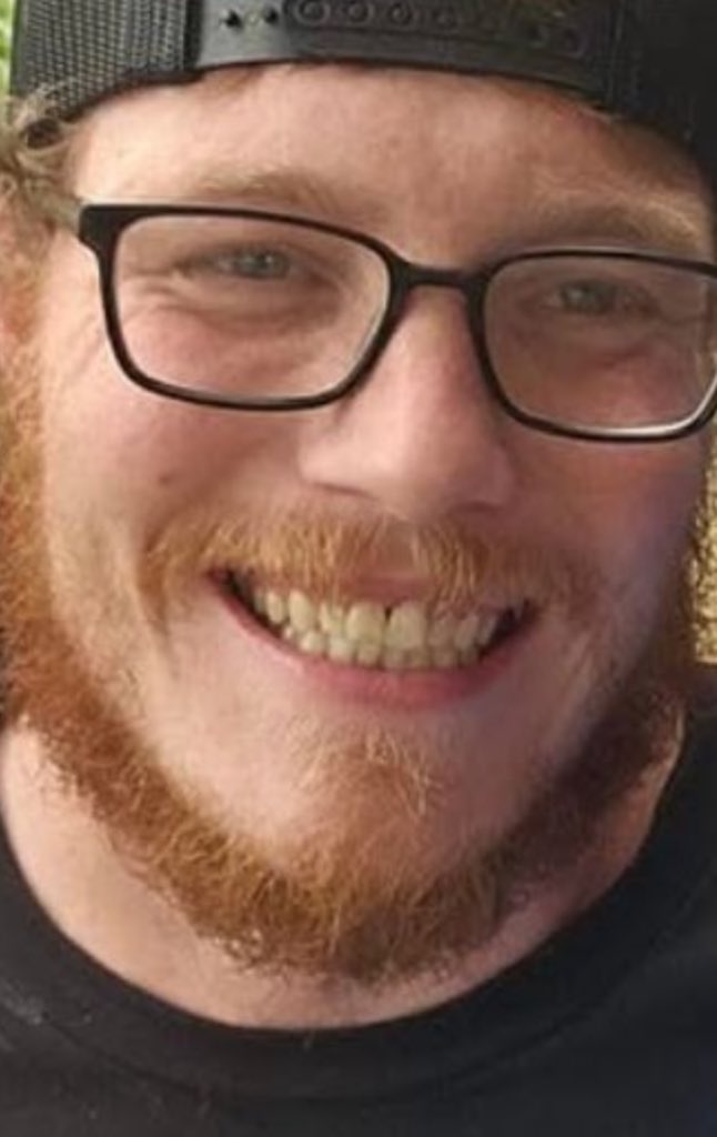 mgkcrystals's tweet photo. @GingerBeardGage @DrClownPhD BRUSH YOUR TEETH https://t.co/APL1ncXGdL