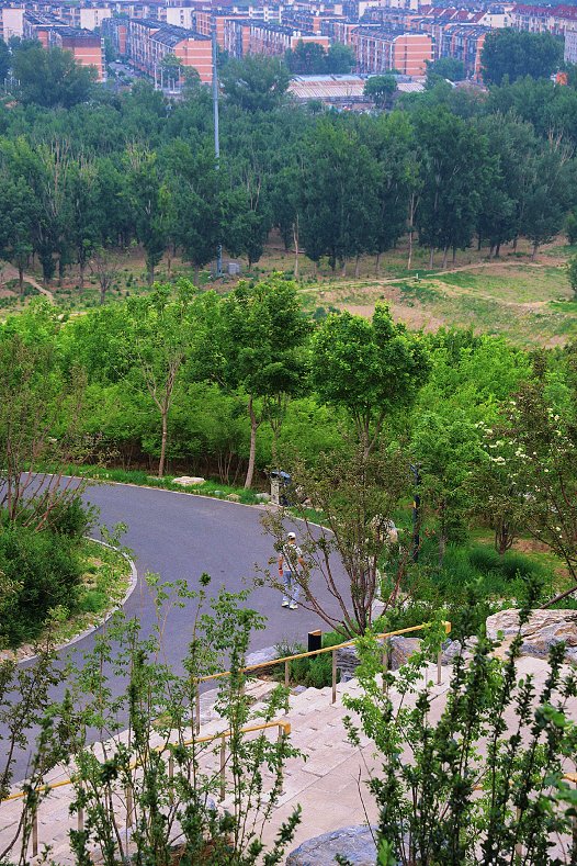 BeijingEvening's tweet image. If you're craving a city walk, Beijing's Fengtai district is the place to be. It presents a charming blend of #modernity and #natural beauty, making it ideal for urban adventurers. #beijing #beijingtravel #citywalk