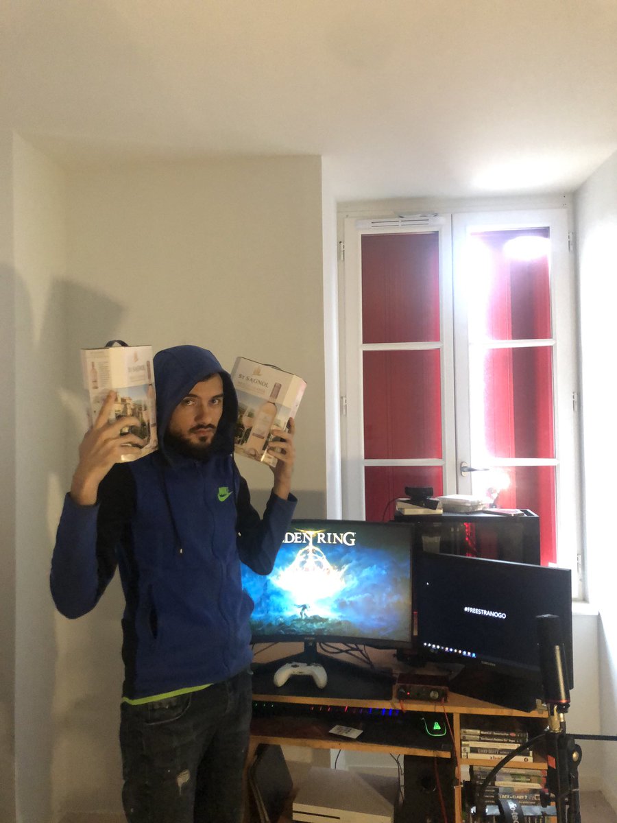 Stranogo's tweet image. Elden Drink v2, une mort = une gorgée, ce samedi soir après le match du PSG 🤢

twitch.tv/stran0g0