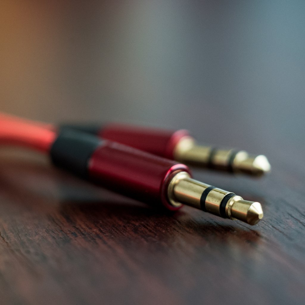 🎧🔌 ¿Crees que todos los cables suenan igual? ¡Error!
Un buen sonido empieza por una buena conexión. Descubre los tipos de cables y conectores que todo DJ debe conocer para evitar ruidos o pérdidas de señal.
👉 blog.profesionaldj.es/tipos-de-cable…