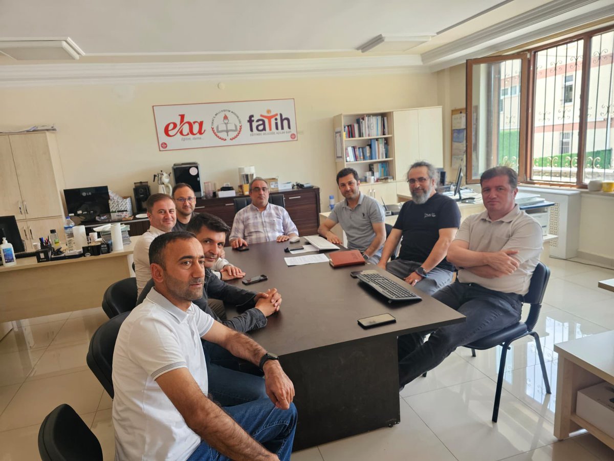Tokat Fatih Projesi-EBA (@tokateba) on Twitter photo Fatih projesi il-ilçe BT koordinatörlerimizle şube müdürümüz Ahmet Oğuz başkanlığında değerlendirme toplantısı yapıldı. <a href="/tcmeb/">Millî Eğitim Bakanlığı</a> <a href="/yegitek/">Yeğitek</a> <a href="/HuseyinKir64/">Hüseyin Kır</a> Fatih projesi il-ilçe BT koordinatörlerimizle şube müdürümüz Ahmet Oğuz başkanlığında değerlendirme toplantısı yapıldı. <a href="/tcmeb/">Millî Eğitim Bakanlığı</a> <a href="/yegitek/">Yeğitek</a> <a href="/HuseyinKir64/">Hüseyin Kır</a>