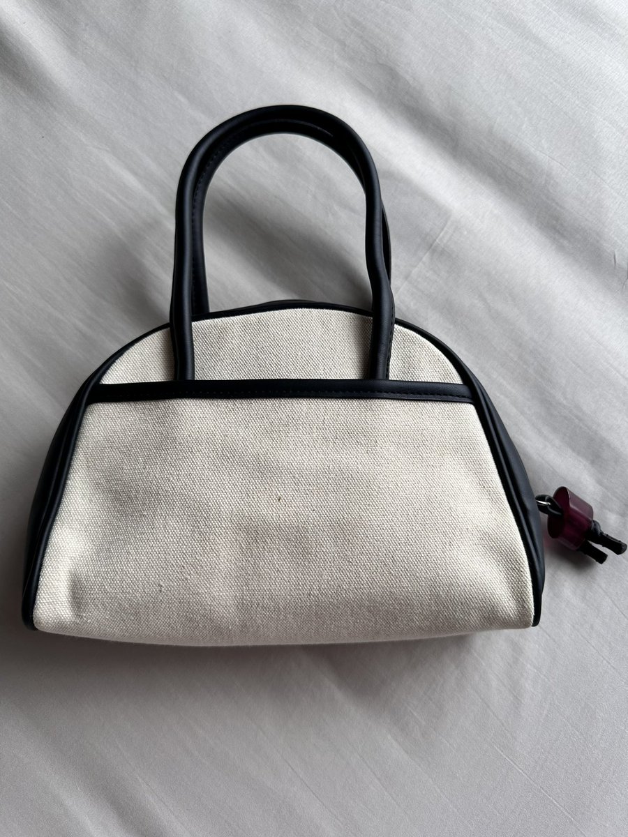 nniceeeee's tweet photo. 🧸Archivepke - mini bowling bag 
ขอบมุมหนังไม่มีสะกิด ด้านในสะอาด อะไหล่สวย

ขนาด : 35 x 21 x 12.5 cm
ราคา : 1090฿

ค่าส่งเหมา 29฿
สนใจแคปภาพทัก dm 

#ส่งต่อ #ส่งต่อกระเป๋า #ส่งต่อกระเป๋ามือสอง #ส่งต่อกระเป๋ามือ2 #กระเป๋ามือสอง https://t.co/CRoWcscjdJ