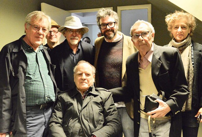 AHGArgentino's tweet photo. Mira que #fotaza! José Muñoz, Art Spiegelman, Liniers, Quino, Garaycochea y Françoise Mouly. Esto fue en #Comicopolis en 2015.
Qué se sintió estar entre tantos popes de la historieta y el humor gráfico @porliniers? Qué recuerdo te llevaste? https://t.co/CF37CYzbUR