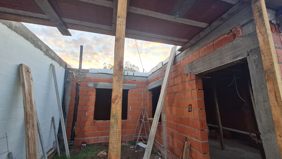 #Obras avanza la construcción de la Casa Municipal de calle 15 de octubre. En un nuevo espacio de 18,345 m2 funcionará un Centro de Formación y será sede de la Univ.Popular #ElTio
#oportunidade #educación #futuro @SilviaBertottiOK