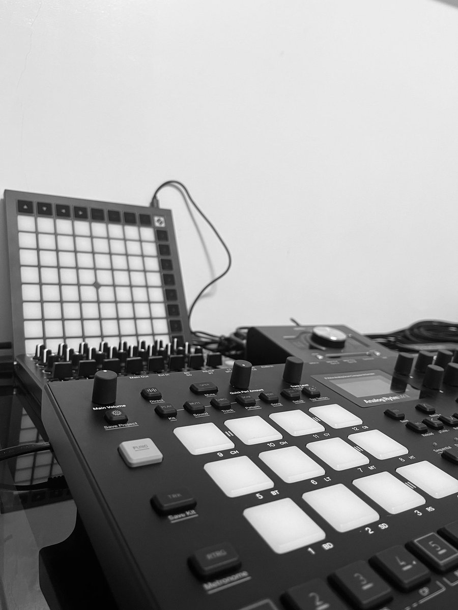 New studio sesh finished 🎛️🎚️🎧

#Techno #TechnoProducer