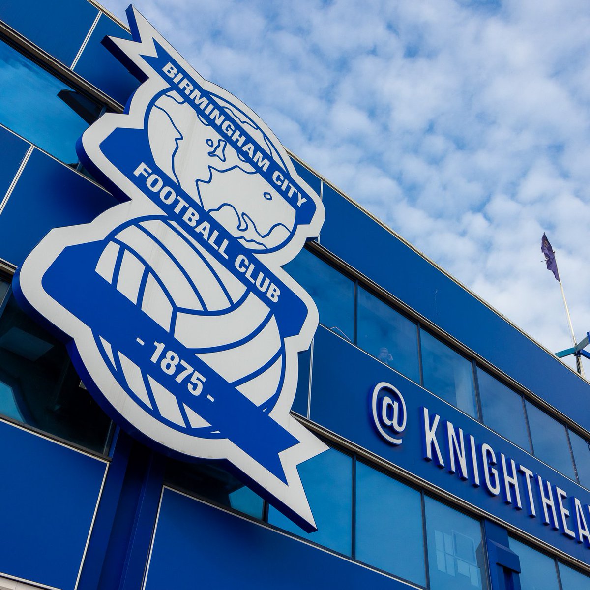 RichParkerLab's tweet photo. Football’s more than a game here - it’s pride, it’s opportunity and it’s community.

The work @BCFC_Foundation are doing is changing lives across Birmingham.

They even let me take a free kick… it cleared the bar, the stand and most of Small Heath. ⚽️ https://t.co/SRTwVGTXYT
