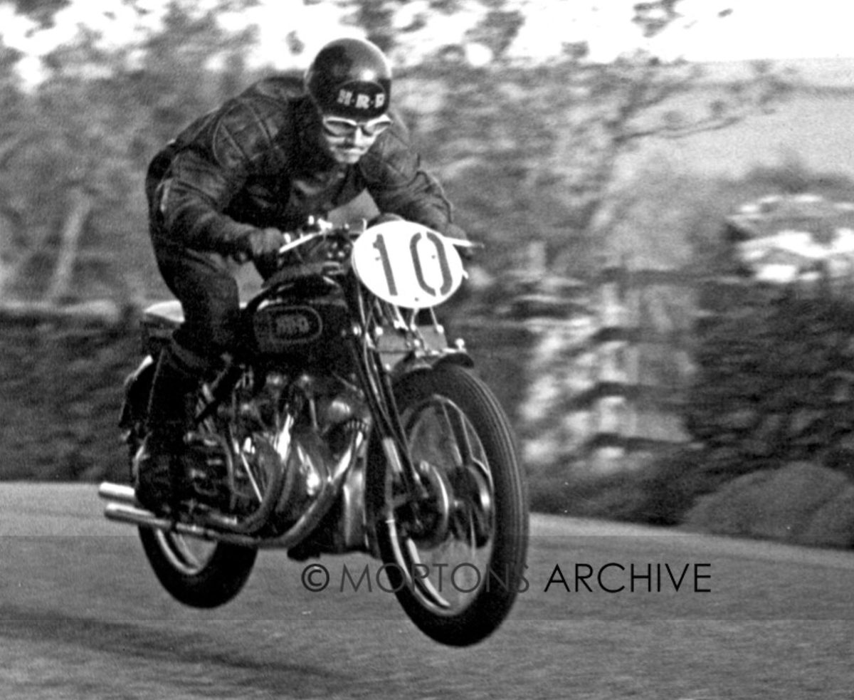 classicbikeshow's tweet image. #throwbackthursday From our archives: Alex Phillips airborn at the end of practice during the 1950 Isle of Man TT 🫶

#morebikesyoulike #morebikes #motorcycles #readersrides #motorcycle #ukbikers #bikelife #bikers #motorcyclists #morenews #motorcyclenews #motorcyclegear