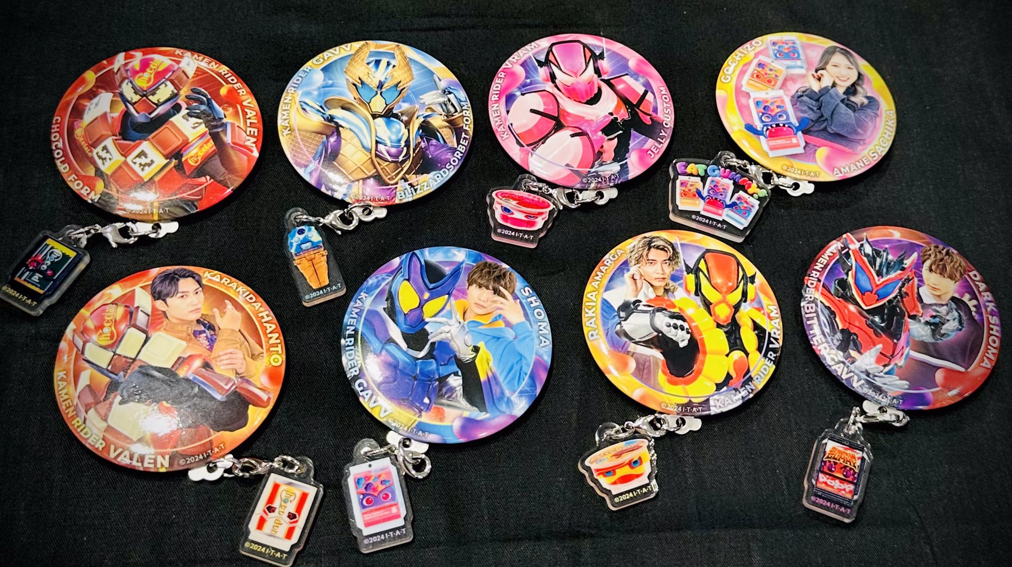 仮面ライダーガヴ キャラクターブック ラキア・アマルガ 庄司浩平 缶バッジ　8点 仮面ライダーヴラム ラキア 缶バッジ セット 仮面ライダーガヴ