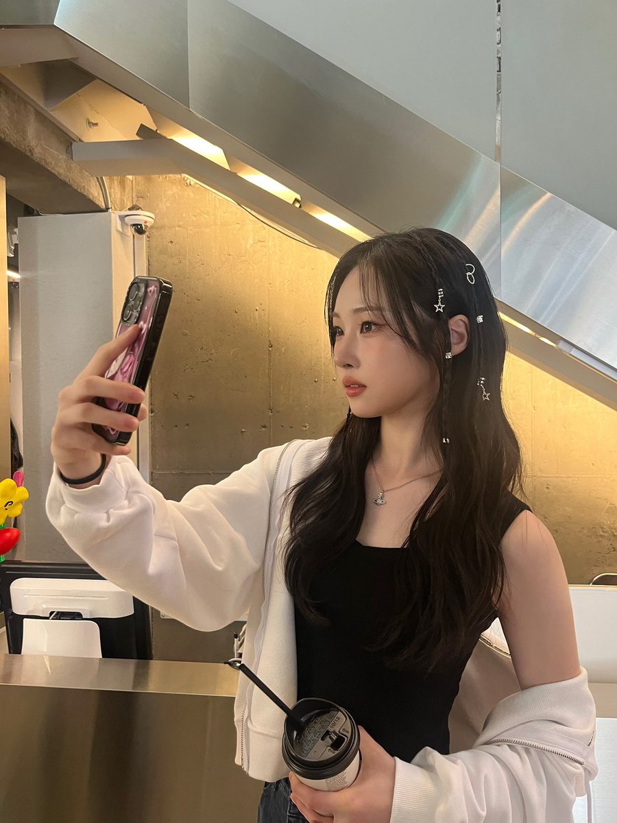 [📸] 250516 - Ain Bstage Post

Please bring back the sunny weather😶‍🌫️

#BEWAVE #비웨이브 #AIN #아인