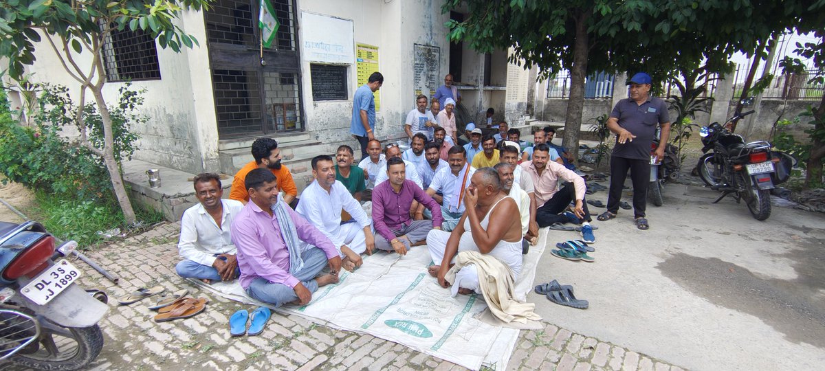 8408993294st's tweet photo. आज @OfficialBKUA द्वारा ग्राम सोहंजनी तगान  बिजलीघर में किसानों  के साथ किए जा रहे भ्रष्टाचार के खिलाफ धरना प्रदर्शन किया गया,मौके पर ही सभी किसानों  की समस्याओं का निस्तारण कराया,किसानों के साथ भ्रष्टाचार करने वाले जई को तत्काल प्रभाव से निलंबित कराया
@OfficialBKUA 
@Dmalikbku https://t.co/oq2M7XPQRg
