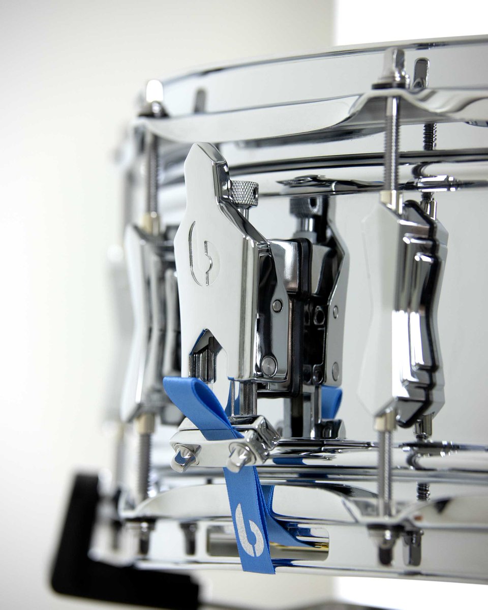 A timeless masterpiece, the Bluebird 14” x 6” chrome-over-brass shell lays the groundwork for this drum's vibrant resonance 🥁

Discover more: bit.ly/2Y2QAsv

#bluebird #snaredrum #britishdrumco #madeinbritain #drumsetup