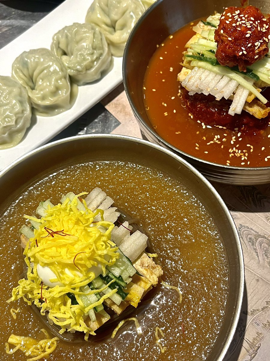 bab_restaurant's tweet photo. 📍진주냉면산홍 본점
진주에 놀러오신다면 육전이 올라가있는 진주냉면 꼭 드셔보세요 여러곳이 있는데 저는 여기가 제일 맛있더라구요.. 해물육수라 먹으면 먹을수록 꼬숩고 진한 맛이 올라와서 한 그릇 순삭임. 해장도<<요게 섞음냉면인데 적당히 맵칼하니 해장용으로도 강추합니다 https://t.co/WNByBSefl4