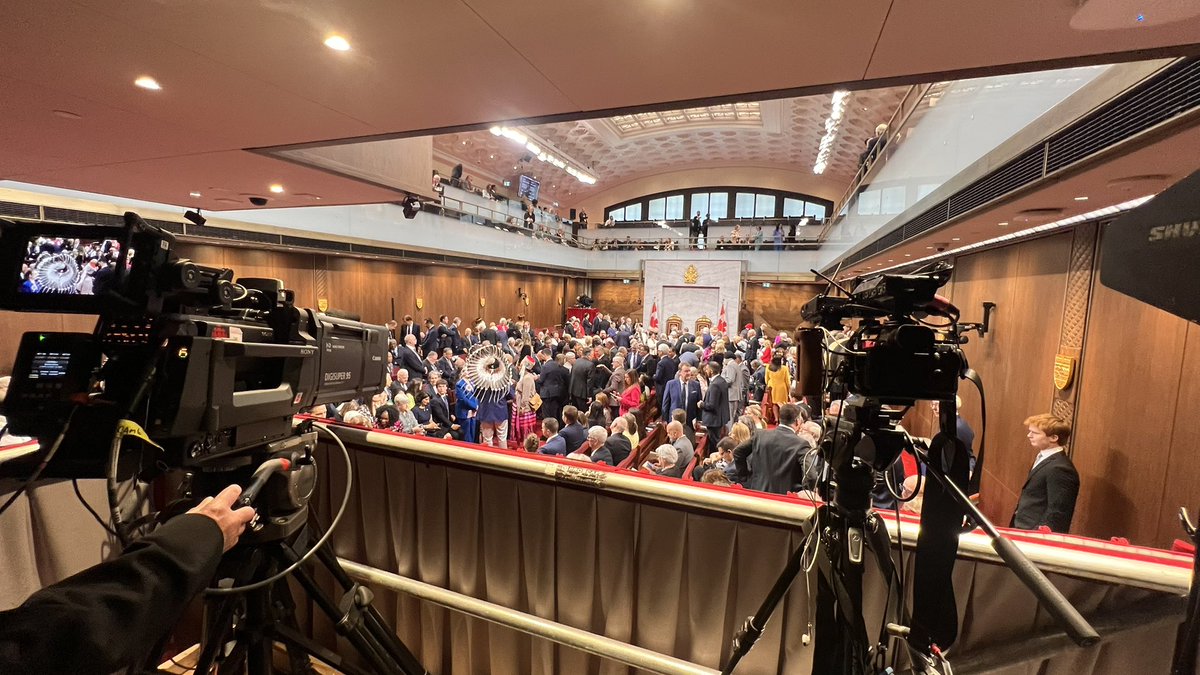 DuncanCStone's tweet image. They say size doesn’t matter!!
@CBC host ‘big’ camera…my ‘small’ #Sonya7s Waiting for #KingCharles speech to Canadian Senate. #RoyalVisitCanada