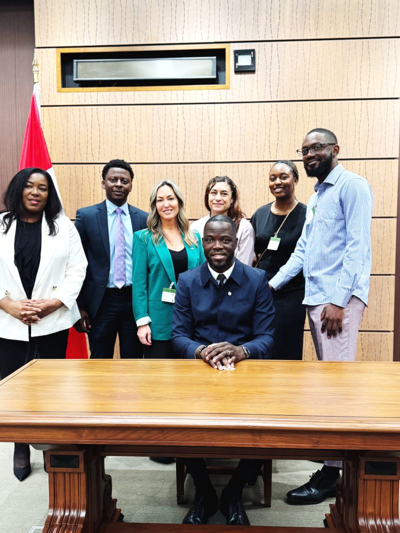 Félicitations à Bienvenu-Olivier Ntumba pour son élection comme député! Diplômé en administration des affaires de La Cité, il fait rayonner notre communauté. Des membres du Collège étaient présents à son assermentation le 16 mai à la Chambre des communes. #LaCitéRayonne