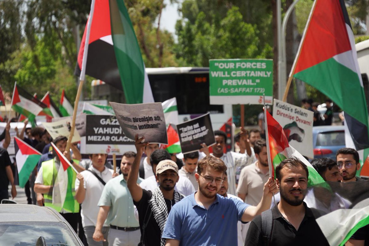 BİR KEZ DAHA MEYDANLARDAYIZ, BİR KEZ DAHA FİLİSTİN İÇİN HAYKIRDIK!🇵🇸

Zulme karşı susmadık, soykırıma karşı susturulmadık!

Temiz Akıl ve Birr Mektebi gençleri olarak adaletin ve özgürlüğün sesi olduk.👌

#FreePalestine #Filistin