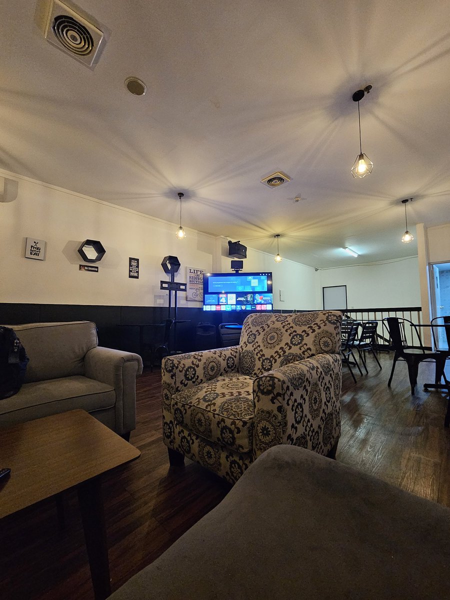 hestyhasann's tweet photo. So far baru ini nemu cafe di bekasi yg konsep nya unik, bisa karokean, berasa dirumah sendiri (@the temu coffee &amp; eatery) #bekasicafe #nongkrongdibekasi #bekasirecommended https://t.co/23FOlvlZuT