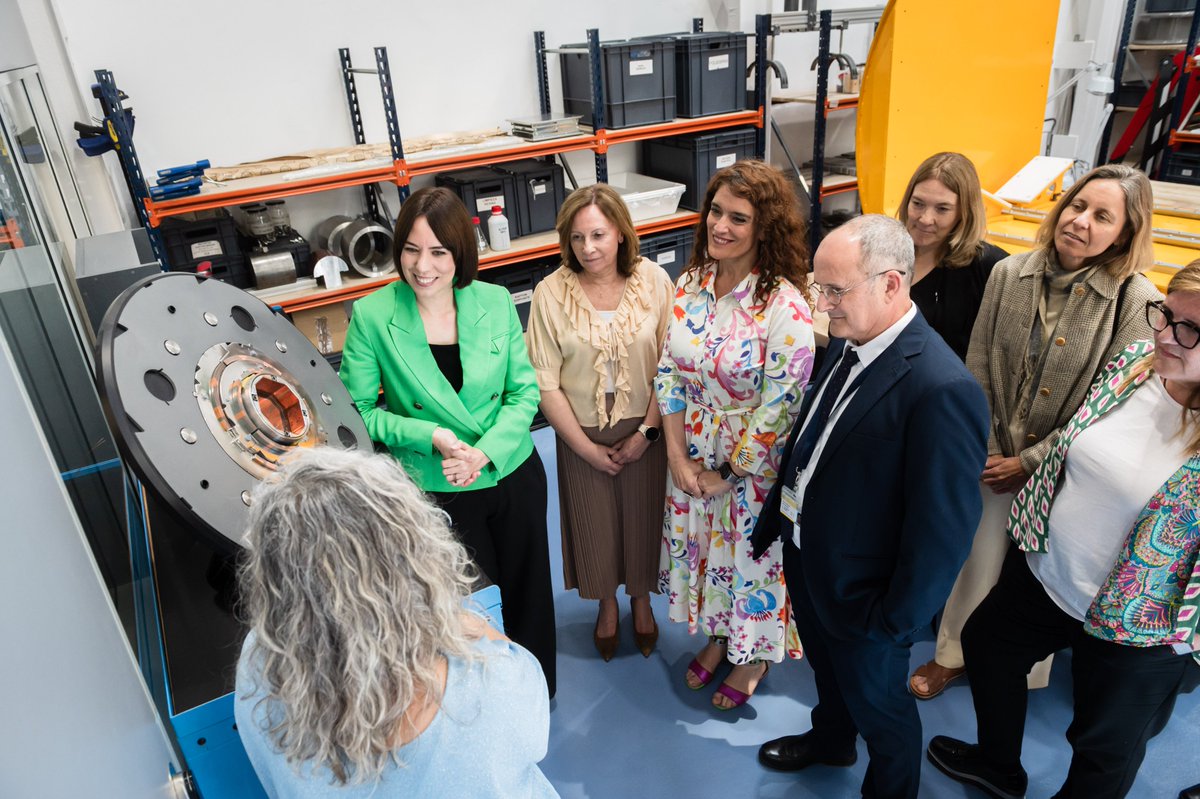 Ministerio de Ciencia, Innovación y Universidades (@cienciagob) on Twitter photo 📍 La ministra de <a href="/CienciaGob/">Ministerio de Ciencia, Innovación y Universidades</a> ha inaugurado hoy el Laboratorio de Imanes de Alto Campo SMART-Lab, una infraestructura de vanguardia única en España.
🗣️ <a href="/DianaMorantR/">Diana Morant</a>: "Nos va a permitir ganar soberanía estratégica y tecnológica".
ciencia.gob.es/Noticias/2025/… 📍 La ministra de <a href="/CienciaGob/">Ministerio de Ciencia, Innovación y Universidades</a> ha inaugurado hoy el Laboratorio de Imanes de Alto Campo SMART-Lab, una infraestructura de vanguardia única en España.
🗣️ <a href="/DianaMorantR/">Diana Morant</a>: "Nos va a permitir ganar soberanía estratégica y tecnológica".
ciencia.gob.es/Noticias/2025/…