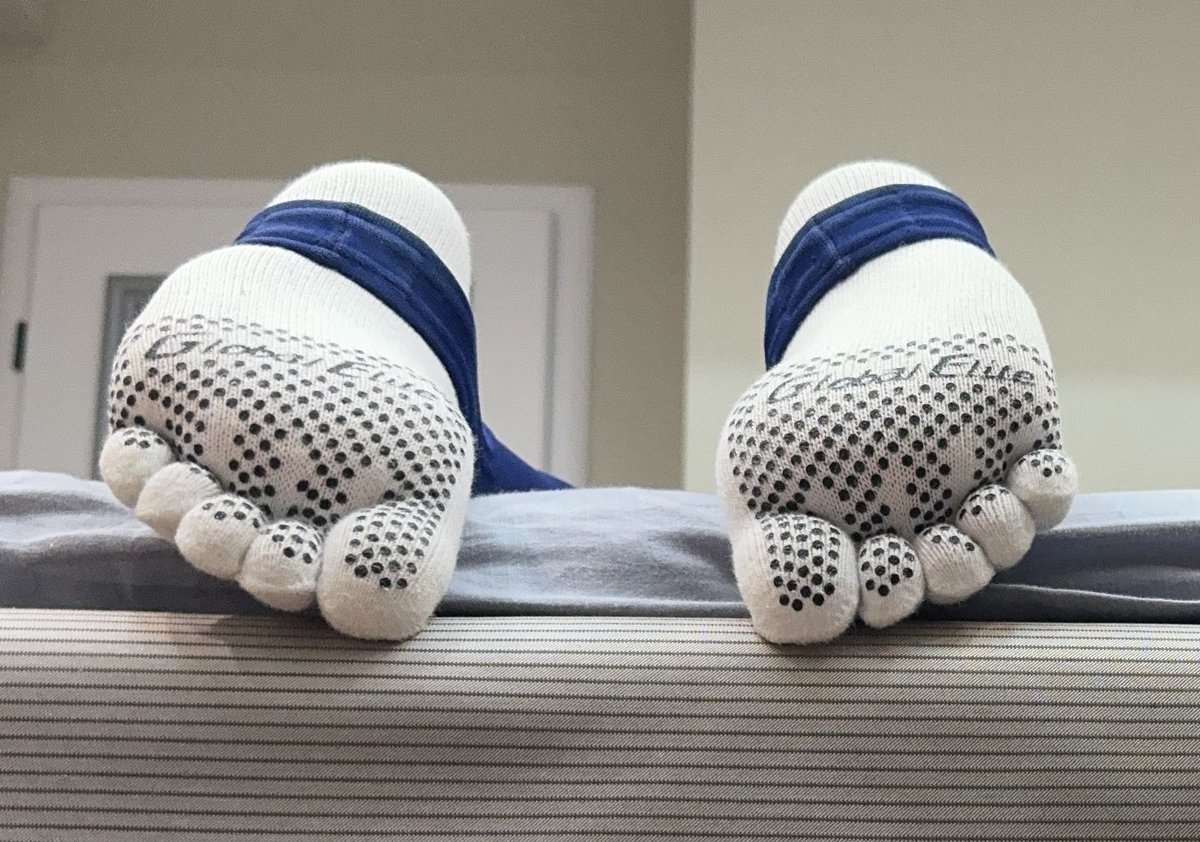 盯着看一会儿，就会晕晕乎乎的咯。
然后嘛……
会做个听话小狗吧……？