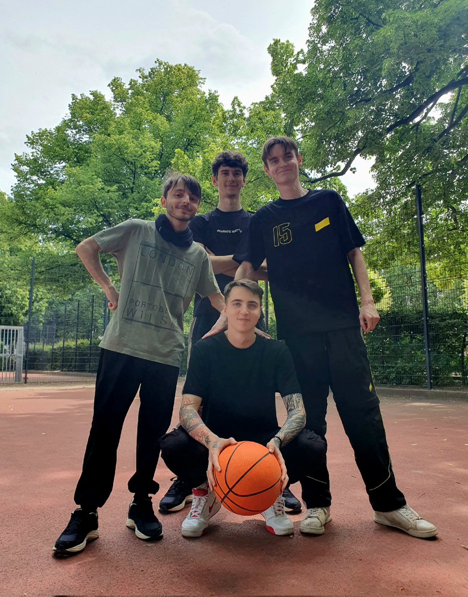 Gang gang 😎
NAVI APEX chilling 🤙