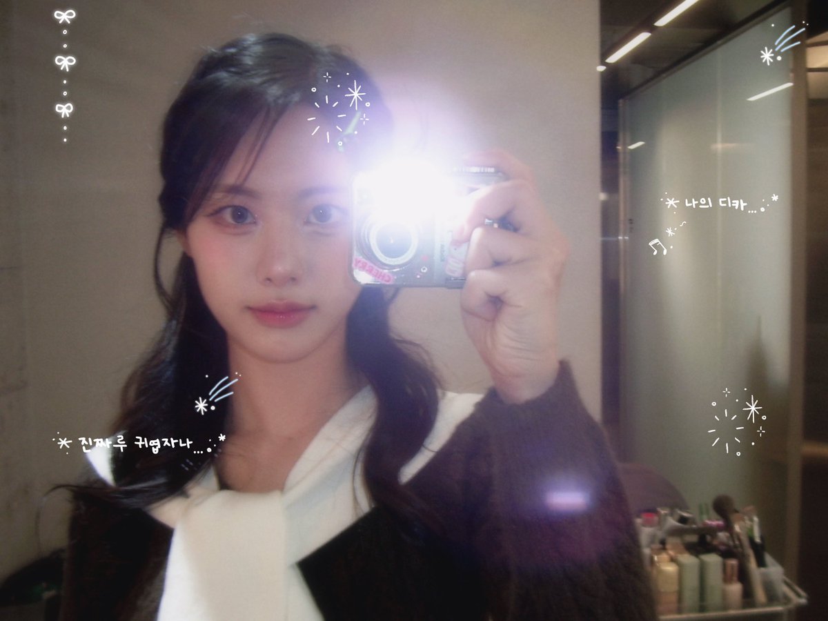 bwbstage's tweet photo. [📸] 250521 - Zena Bstage Post

🩵Today's Zena🩵 
400 days of bewave~~ Congratulations 🥳 Time flies so fast~ ��ㅎcongratulations to LU~💕 (these were taken with a digital camera😆)

#BEWAVE #비웨이브 #ZENA #제나 https://t.co/ZV2ybClzyk