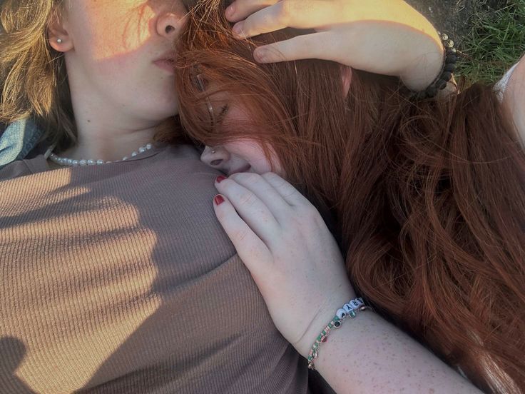 ⚢︎ (@lesbicarj) on Twitter photo 