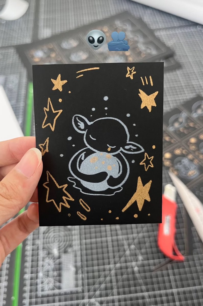 배포용 엽서
새까만 색지에 화이트 두번 골드 한번..
정말 예뻐