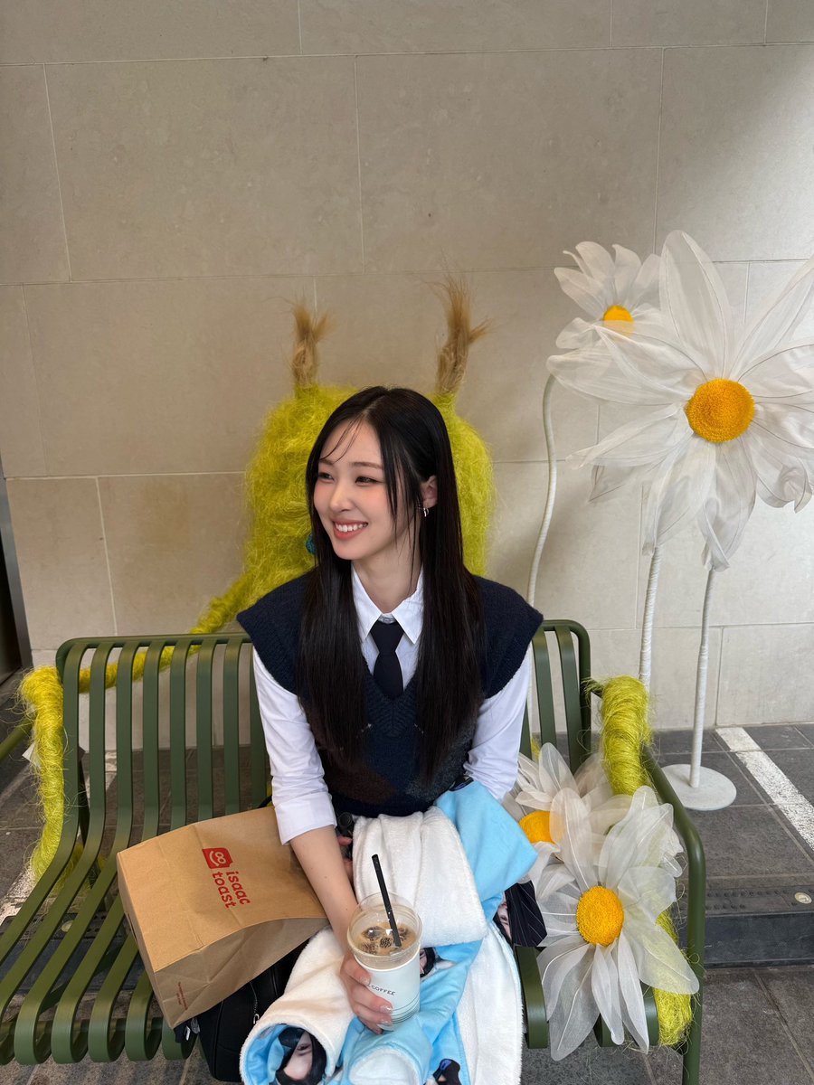 bwbstage's tweet photo. [📸] 250521 - Ain Bstage Post 1/2

🌊400 days of Bewave 🌊 It has already been 400 days!! Congratulations to Bewave and LU I love you the most~😝❤️

#BEWAVE #비웨이브 #AIN #아인 https://t.co/72SG9yIPha