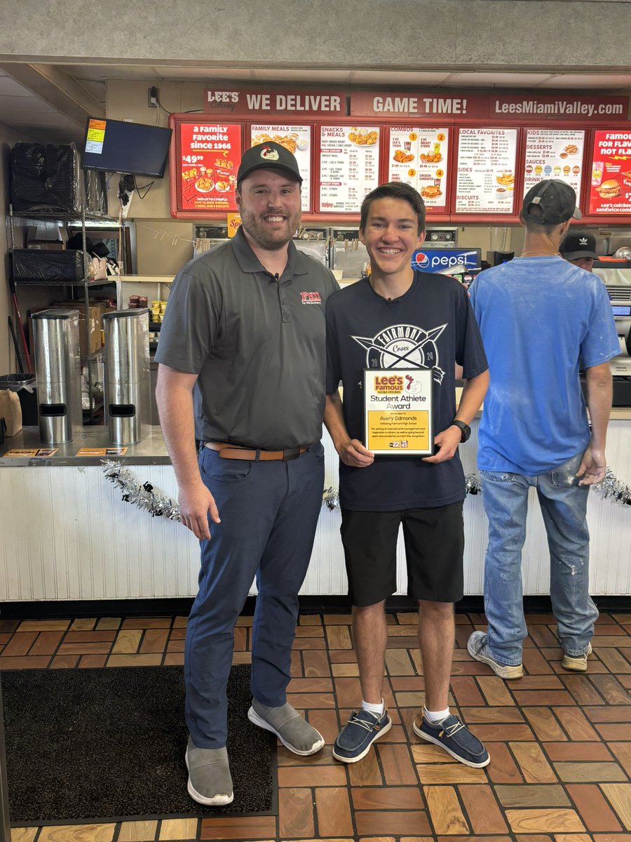 LeesMiamiValley's tweet image. Congratulations to Freshman Avery Edmonds of @FairmontTrack, Lee’s Student Athlete of the Month!
Keep up the great work on and off the track, Avery!