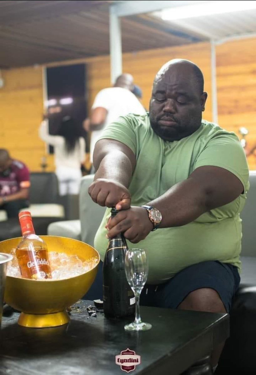 MaxTz255_'s tweet image. O level nilikuwa  na Simu afu nikitaka kuongea Nayo naenda Ongea Karibu Na Staff 🤣
Kila Mwalimu anajua Ni simu ya Mwalimu