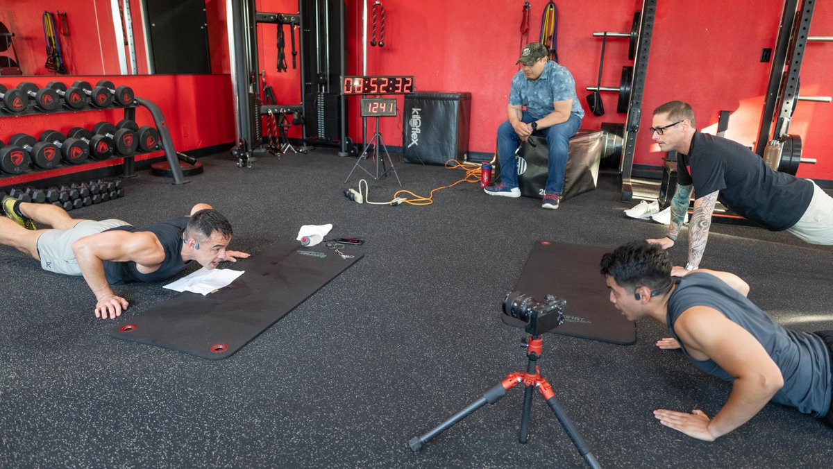 National Guard (@usnationalguard) on Twitter photo Way to go, Maj. Tommy Vu! The <a href="/OregonGuard/">OregonNationalGuard</a> Soldier set a new world record for the most hand-release push-ups completed in one hour, achieving 1,422 repetitions. This marks Vu's seventh world record achievement.
🔗nationalguard.mil/News/News-Feat… Way to go, Maj. Tommy Vu! The <a href="/OregonGuard/">OregonNationalGuard</a> Soldier set a new world record for the most hand-release push-ups completed in one hour, achieving 1,422 repetitions. This marks Vu's seventh world record achievement.
🔗nationalguard.mil/News/News-Feat…