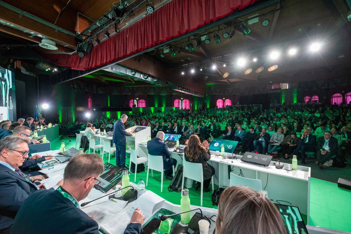 FisascatCisl75's tweet photo. 🟢 #27maggio Conclusa la prima giornata dei lavori del #XXICongresso Nazionale #FisascatCisl. Tra i temi affrontati, spazio allo scenario contrattuale nel #TerziarioDiMercato, dove oltre 1,5 milioni di lavoratrici e lavoratori è in attesa di importanti rinnovi di settore. Alla kermesse presente la segretaria generale della #Cisl #DanielaFumarola.

📌 Nella relazione introduttiva del segretario generale @davide_guarini l’analisi degli obiettivi raggiunti nel triennio 2022-24 e uno sguardo rivolto alle sfide future che attendono il sindacato. 

👉 https://t.co/I7qSG0Ia4c