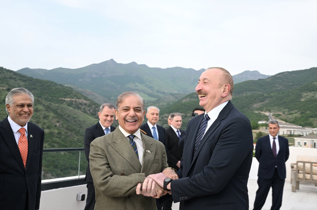 presidentaz's tweet photo. President Ilham Aliyev held an expanded meeting over luncheon with Prime Minister of the Islamic Republic of Pakistan Muhammad Shehbaz Sharif in Lachin.

https://t.co/QOkNqUBDFA https://t.co/a2ersav1Z9