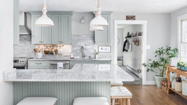 KrystalCrichlow's tweet image. Kitchen of the Week: Casual Elegance With Ample Room for a Chef #kitchenoftheweek #kitchendesign #chefskitchen houzz.com/magazine/kitch…