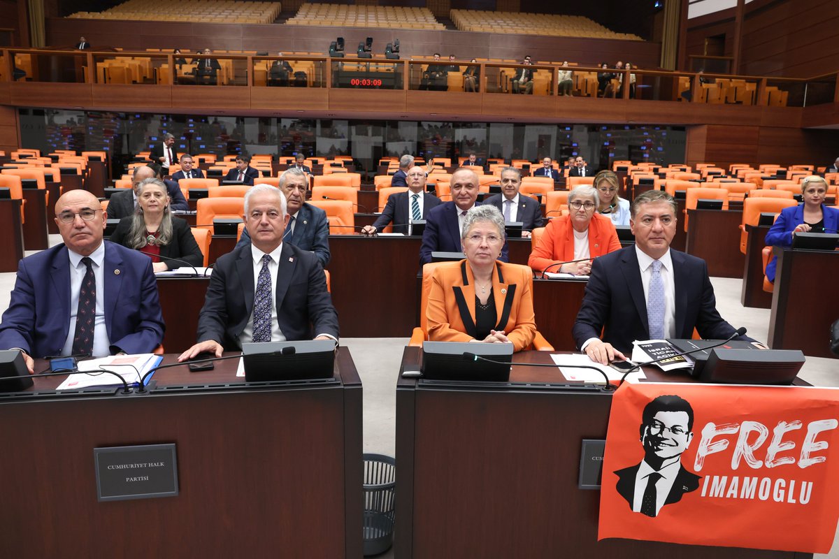 📍TBMM’deyiz.   
Genel Kurul çalışmalarımıza devam ediyoruz.  
Kurban bayramı öncesi, müjde olması için halkın gerçek taleplerini dile getiriyoruz.

▪️Mülakat mağdurlarının 
▪️Atama bekleyen öğretmenlerin
▪️Kademeli emeklilik bekleyenlerin 
▪️Yardımcı Hizmetler Sınıfının
▪️Staj