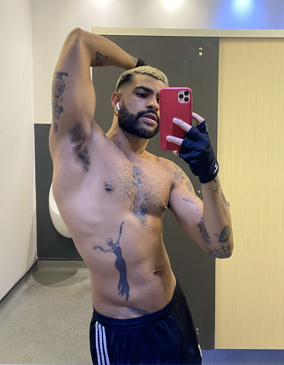 For the armpit lovers.. like me 😈

Pros amantes de axilas 😏

#armpits #fetish #sexy