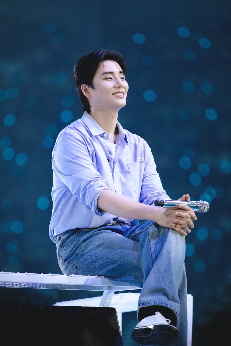 wonder__y's tweet photo. 250518 〈FOREVER YOUNG〉 FINALE in SEOUL

누군가를 넘치게 좋아한다는 건
참 신기하게도 그렇더라고요
#YoungK #영케이 #DAY6 #데이식스 https://t.co/40XOSitiFC