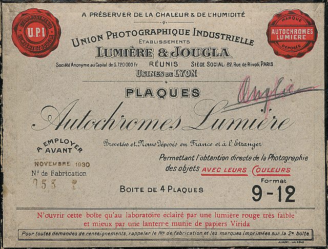 RealPreCinema's tweet photo. Lippmann exploited a concept known as wave interference, which involves the transmission of light waves. #Lippmann #waveinterference

He had presented his process in 1906, along with colour photographs of a country road and vases of flowers.

Lippmann’s use of wave interference creating colour photographs didn't compare to the Autochrome, which by 1907 was about to blow people away. However, as a pioneer in this field attempting to reach that perfect colour image, I give Lippmann an A for effort.