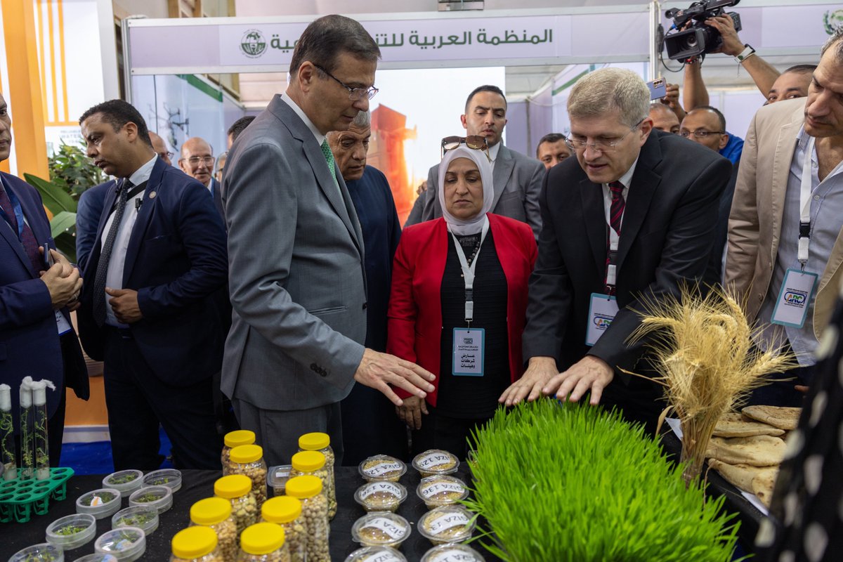 ICARDA's tweet photo. #Today 🌱
We’re thrilled to receive H.E. Alaa Farouk 🇪🇬, MoA Egypt, at our booth during the ARC Exhibition & Conference: Innovation and Entrepreneurship Towards Sustainable Agricultural Development!
ICARDA scientists showcased our latest agri-innovations in climate-smart crops and sustainable water and soil management techniques.