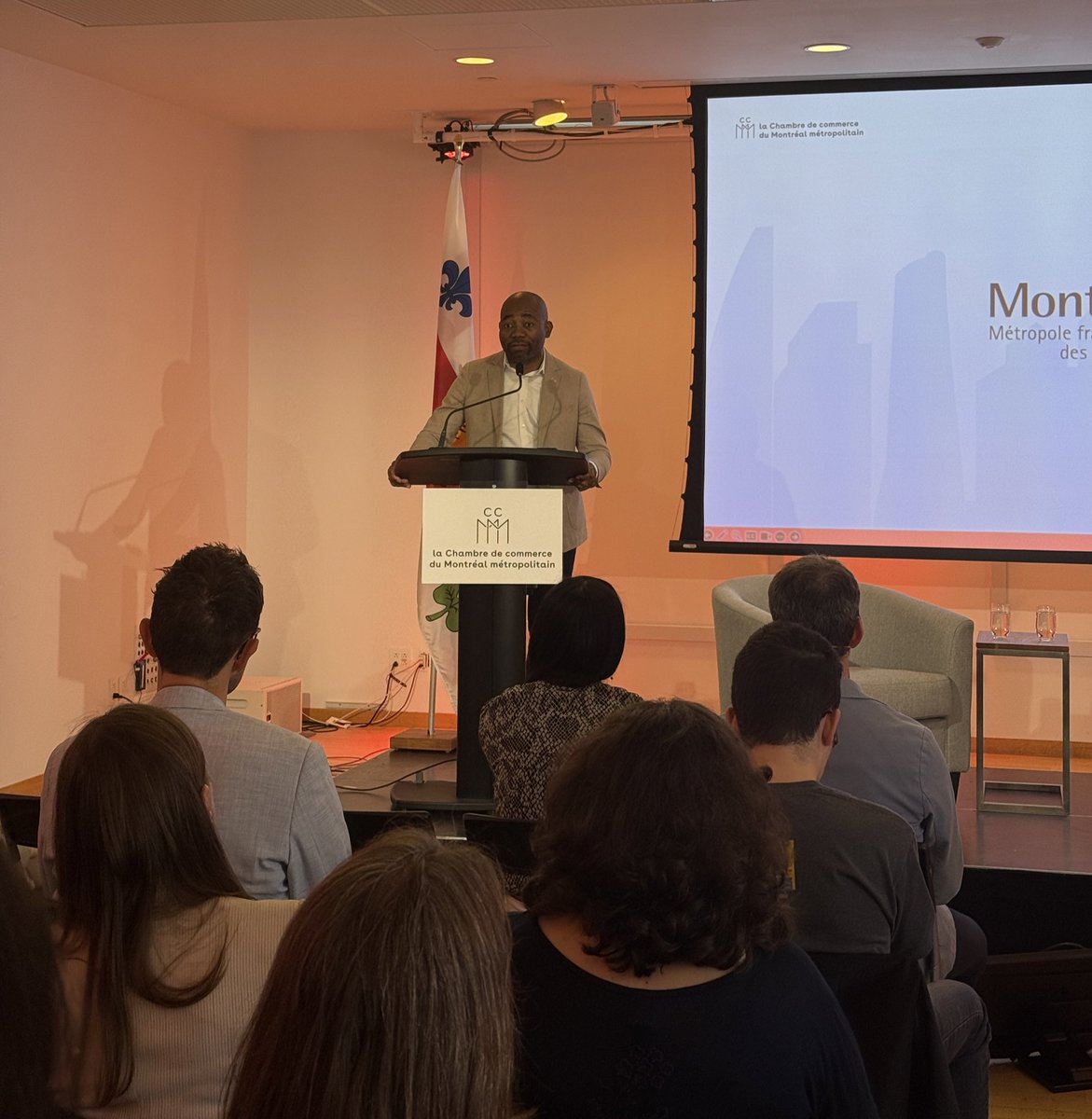 « On a sondé le milieu des affaires et ce qui se dégage, c’est que le français est un atout tant au niveau local, national et international » - <a href="/DieudonneOyono/">Dieudonné Ella Oyono</a>, directeur du Service du développement économique, <a href="/MTL_Ville/">Ville de Montréal</a>