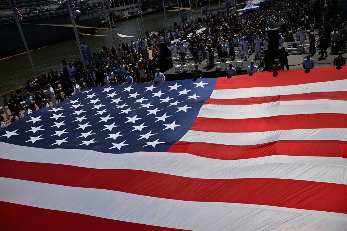 Lloydphoto's tweet photo. Photos:Memorial Day at the Intrepid. #LloydMitchellPhotography #MemorialDay #MemorialDay2025 #photojournalism #journalism #AMNY https://t.co/PSApK5k1Rg