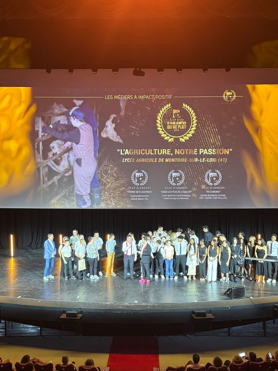 ParcoursMétiers.tv (@parcours_metier) on Twitter photo 🏆 Félicitations aux lauréats de #JeFilmeLeMétierQuiMePlaît – catégorie métiers à impact positif !
🥇 CLAP D’OR L'agriculture, notre passion - Lycée professionnel agricole Montoire-sur-le-Loir
👏 Merci à <a href="/laposterecrute/">La Poste Recrutement</a> pour son engagement auprès des jeunes ! 🏆 Félicitations aux lauréats de #JeFilmeLeMétierQuiMePlaît – catégorie métiers à impact positif !
🥇 CLAP D’OR L'agriculture, notre passion - Lycée professionnel agricole Montoire-sur-le-Loir
👏 Merci à <a href="/laposterecrute/">La Poste Recrutement</a> pour son engagement auprès des jeunes !
